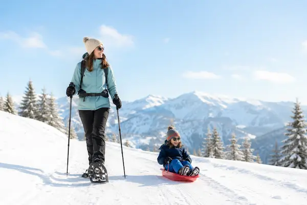 Raquettes a neige et luge a louer au grand Bornand